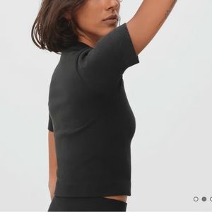 Everlane Seamless Tee & Legging Set in Black